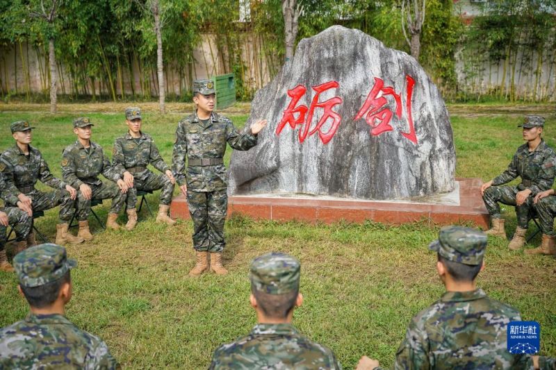 始終做黨和人民完全可以信賴(lài)的英雄軍隊(duì)——解放軍和武警部隊(duì)認(rèn)真學(xué)習(xí),、深刻領(lǐng)會(huì)黨的二十大精神